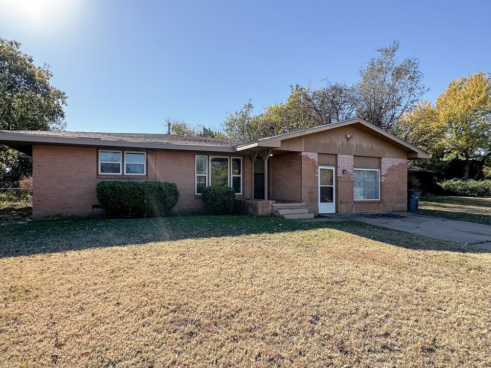 924 NW Runyon Rd in Lawton, OK - Building Photo