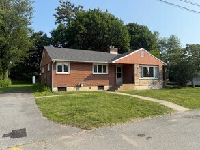 74 Cutler St in New London, CT - Foto de edificio - Building Photo