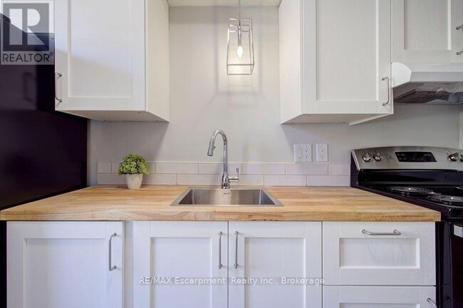 property at 830 Robinson St