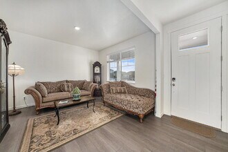 439 Bluebird Rd in Johnstown, CO - Foto de edificio - Building Photo