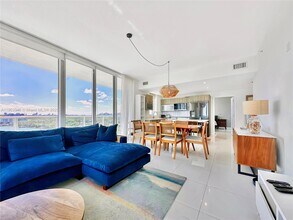 6301 Collins Ave, Unit PH2 in Miami Beach, FL - Foto de edificio - Building Photo