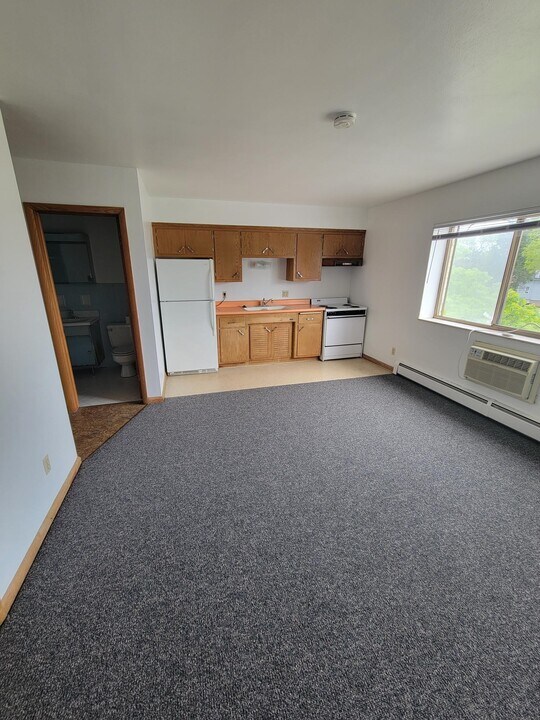 6406 W Lincoln Ave in West Allis, WI - Building Photo