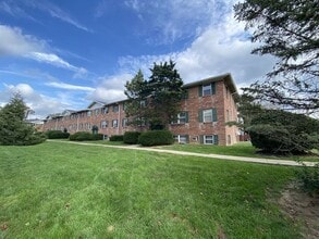 Kingston Manor in Bloomington, IN - Foto de edificio - Building Photo