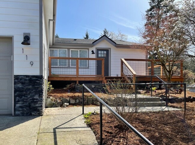 119 SW Regulator St in Cascade Locks, OR - Building Photo - Building Photo