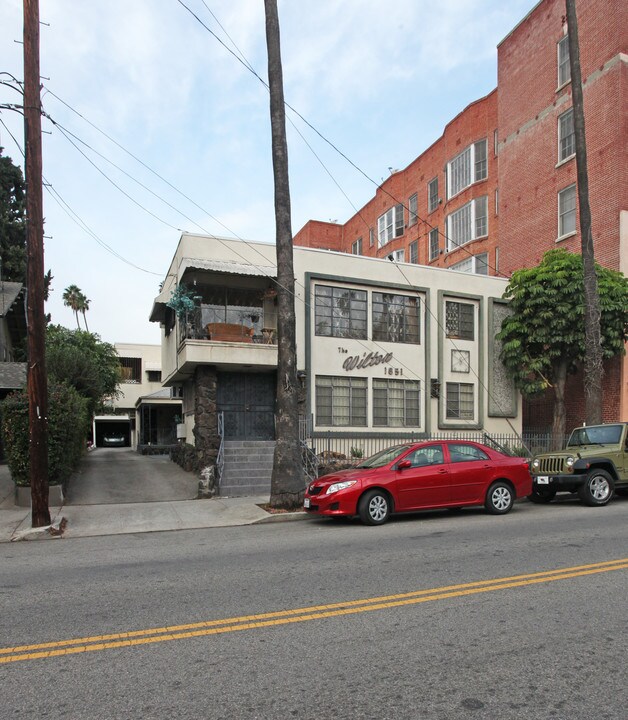 1851 N Wilton Pl in Los Angeles, CA - Building Photo