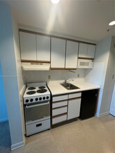 5739 SW 72nd St-Unit -5739 in Miami, FL - Building Photo - Building Photo