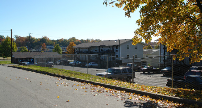 800 Hopkins St in Durham, NC - Building Photo - Building Photo