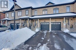 45 Deneb St in Barrie, ON - Building Photo