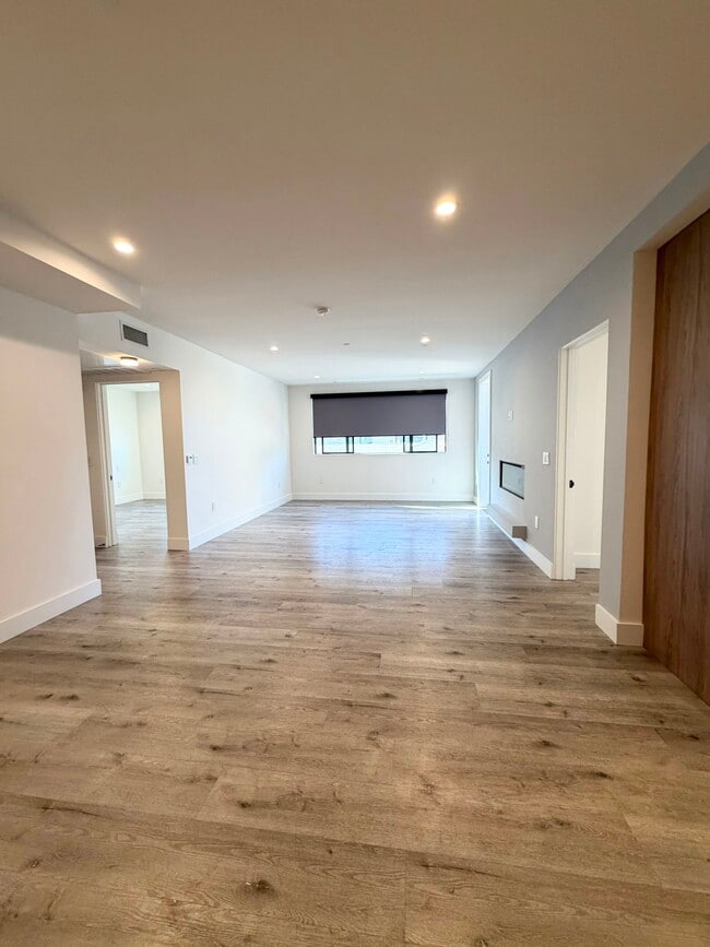 5923 Laurel Canyon Blvd