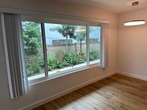 1328 Barry Ave in Los Angeles, CA - Foto de edificio - Building Photo