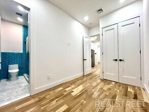 24 Marconi Pl in Brooklyn, NY - Building Photo - Building Photo