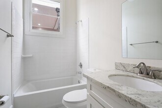 1832 Baronne St in New Orleans, LA - Building Photo - Building Photo