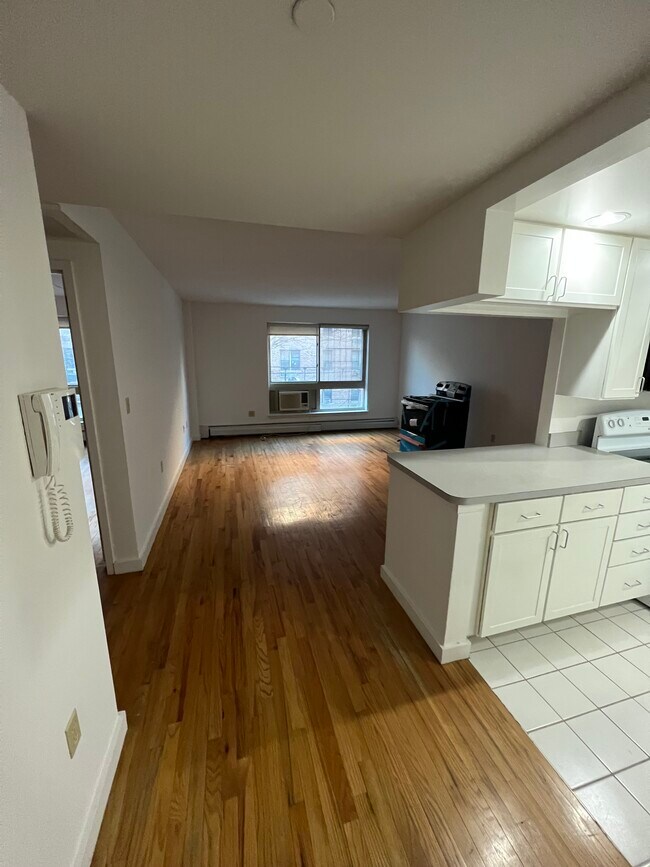 6550 Austin St Apartments and Nearby Rego Park Apartments For Rent