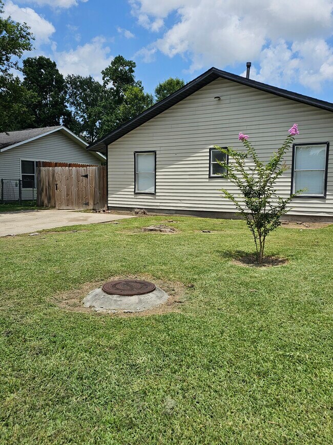9814 Thorn St in Houston, TX - Building Photo - Building Photo