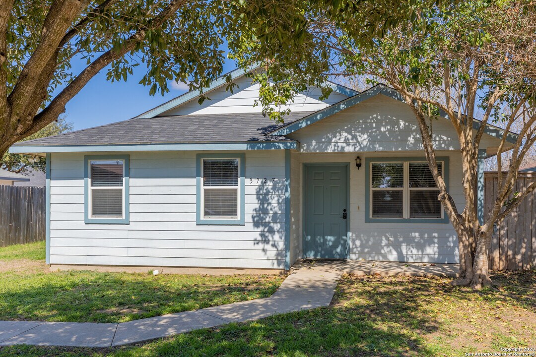 3727 Aragon Dr in San Antonio, TX - Building Photo