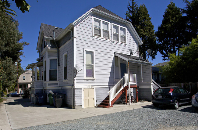 2122 Buena Vista Ave in Alameda, CA - Building Photo - Building Photo