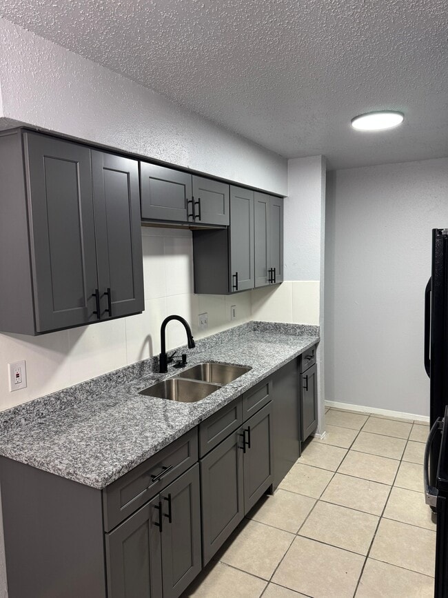 8034 Antoine Dr, Unit #202 in Houston, TX - Building Photo - Building Photo