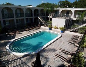 3206 West Azeele Street in Tampa, FL - Foto de edificio - Building Photo