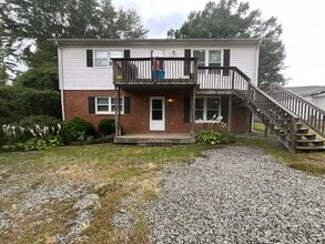 1006 W Barton in Greensboro, NC - Building Photo - Building Photo
