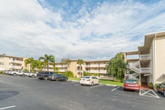 2855 Garden Dr in Lake Worth Beach, FL - Building Photo - Building Photo