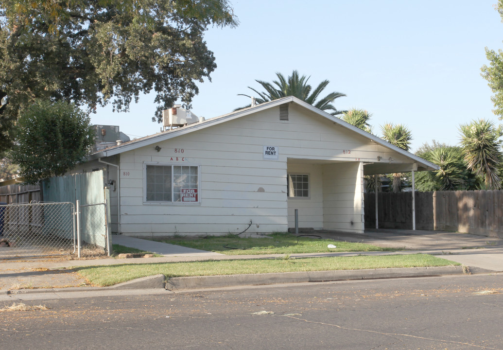 810-812 W 12th St in Merced, CA - Building Photo