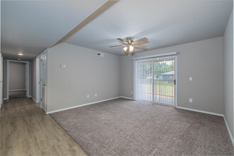 Crosswood Apartments in Rogersville, MO - Building Photo - Interior Photo