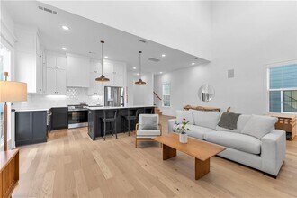 2047 E Little Crew Dr in Fayetteville, AR - Building Photo - Building Photo