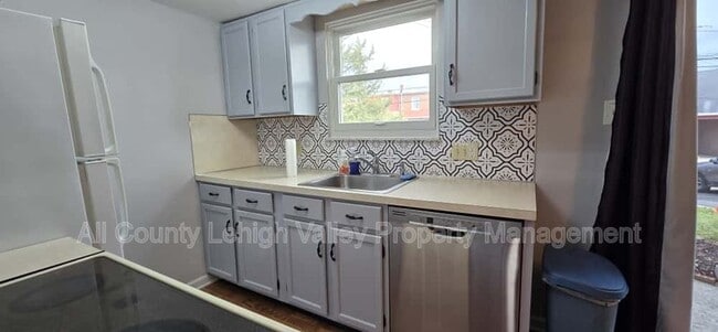 property at 405 S St George St