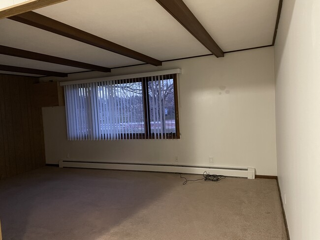 315 E Oak St, Unit 8 in Edgar, WI - Foto de edificio - Building Photo