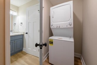 231 S Main St in Statesboro, GA - Building Photo - Building Photo