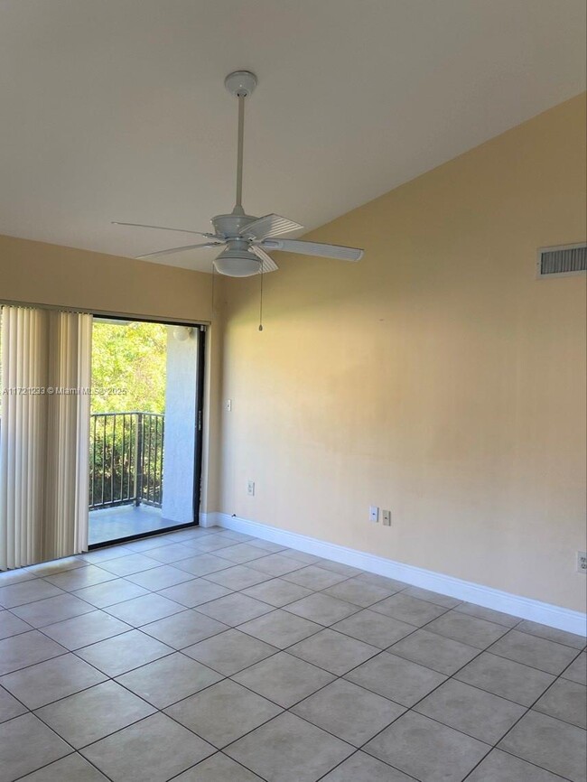 7115 NW 179th St-Unit -205 in Hialeah, FL - Building Photo - Building Photo