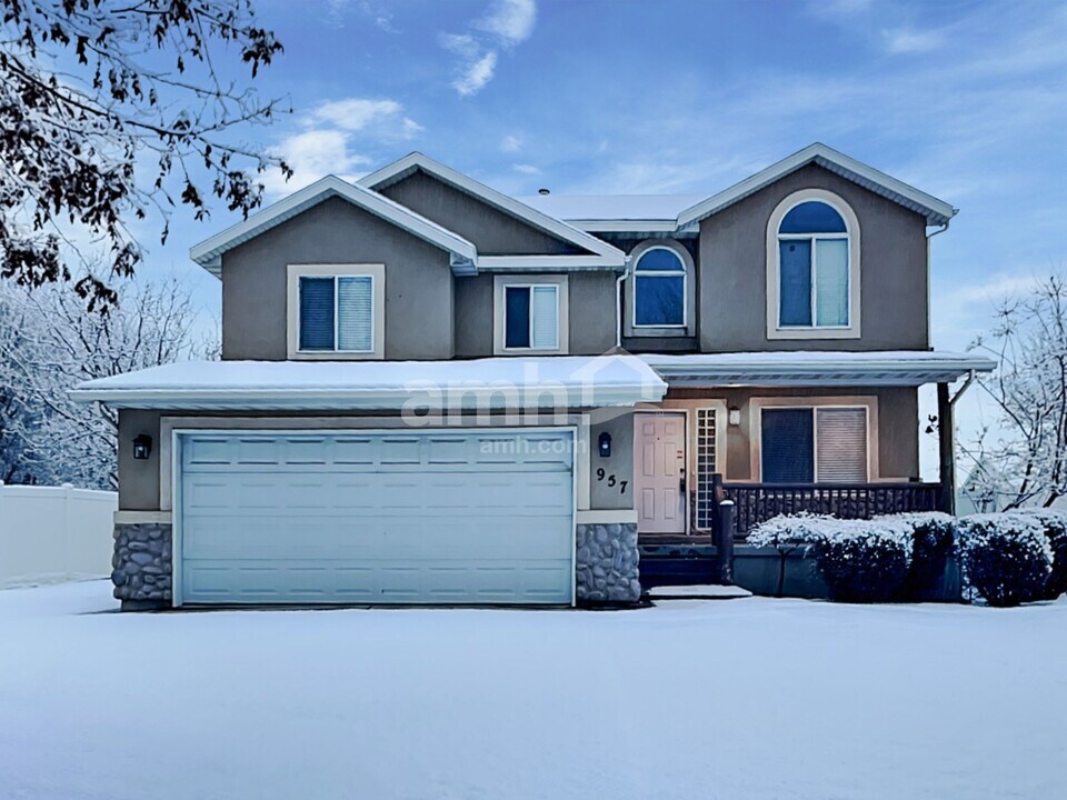 957 W 1200 S in Woods Cross, UT - Foto de edificio