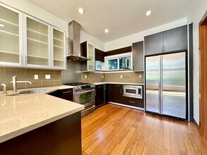556 McGraw St in Seattle, WA - Foto de edificio - Building Photo
