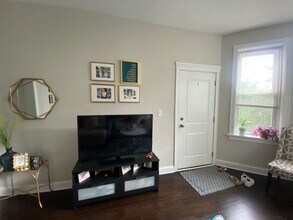 3224 N Monticello Ave, Unit 3 in Chicago, IL - Building Photo - Building Photo
