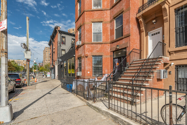 119 Lewis Ave in Brooklyn, NY - Foto de edificio - Building Photo