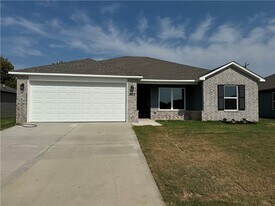 2613 S Silver St in Siloam Springs, AR - Building Photo