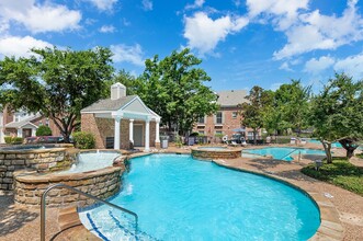 Townhomes of Coyote Ridge in Carrollton, TX - Foto de edificio - Building Photo