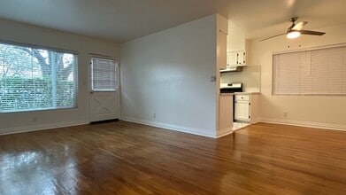 12012 Washington Pl in Los Angeles, CA - Foto de edificio - Building Photo