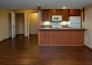 202 Northbrook Ct, Unit 1 in Davenport, IA - Building Photo - Building Photo