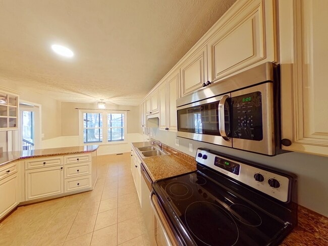 7030 Trevor Ln in Fayetteville, NC - Building Photo - Building Photo