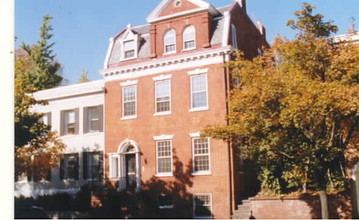 3249 N St NW in Washington, DC - Foto de edificio - Building Photo