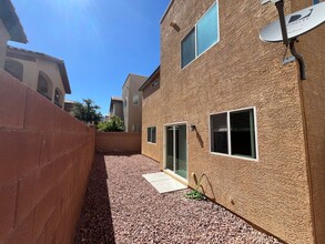 10729 Red Badge Ave in Las Vegas, NV - Building Photo - Building Photo