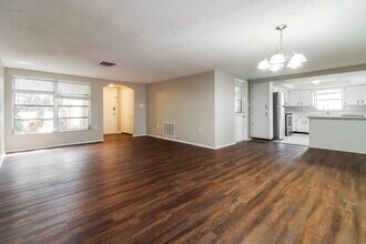 7105 Sonata Dr in Port Richey, FL - Building Photo - Building Photo