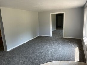 4860 Pinedell Ave NE in Comstock Park, MI - Building Photo - Building Photo