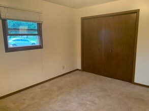 1118 Dutchman Ct in Chippewa Falls, WI - Building Photo - Building Photo