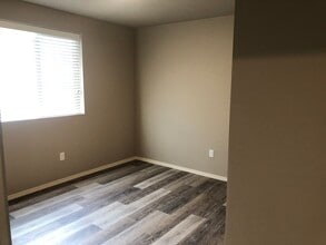 100 Maple St, Unit 102 Maple Street Phoenix in Phoenix, OR - Building Photo - Building Photo