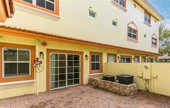 623 NE 8th Ave in Fort Lauderdale, FL - Building Photo - Building Photo