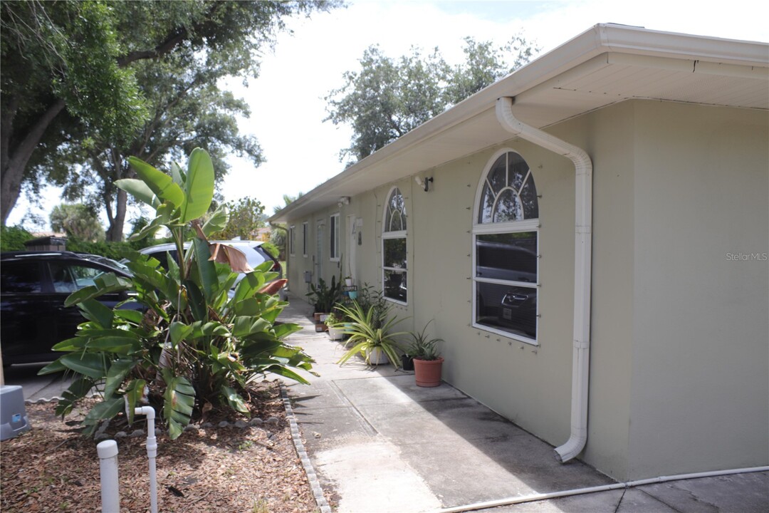 12210 Genoa Dr in North Port, FL - Building Photo