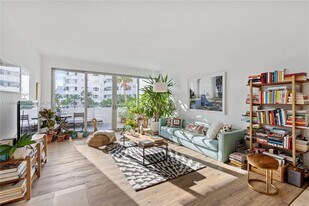 11 Island Ave in Miami Beach, FL - Building Photo