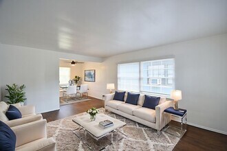 12807 Burbank Blvd in Los Angeles, CA - Building Photo - Building Photo